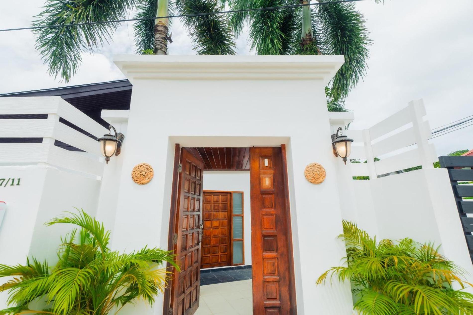 Jasmine Pool Villa In Nai Harn Rawai Bagian luar foto